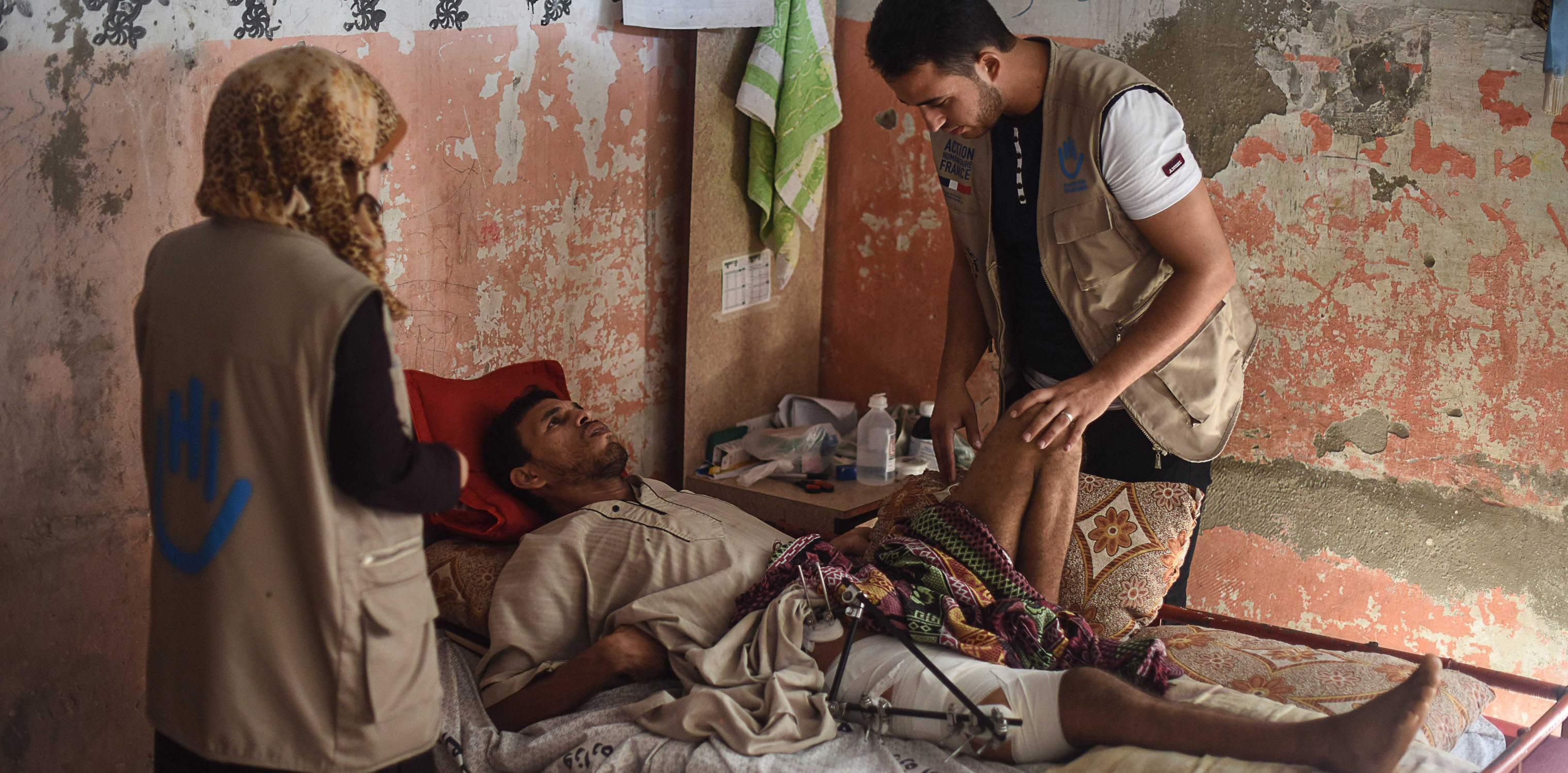 Gaza, séance de réadaptation mise en place par HI auprès d'un blessé