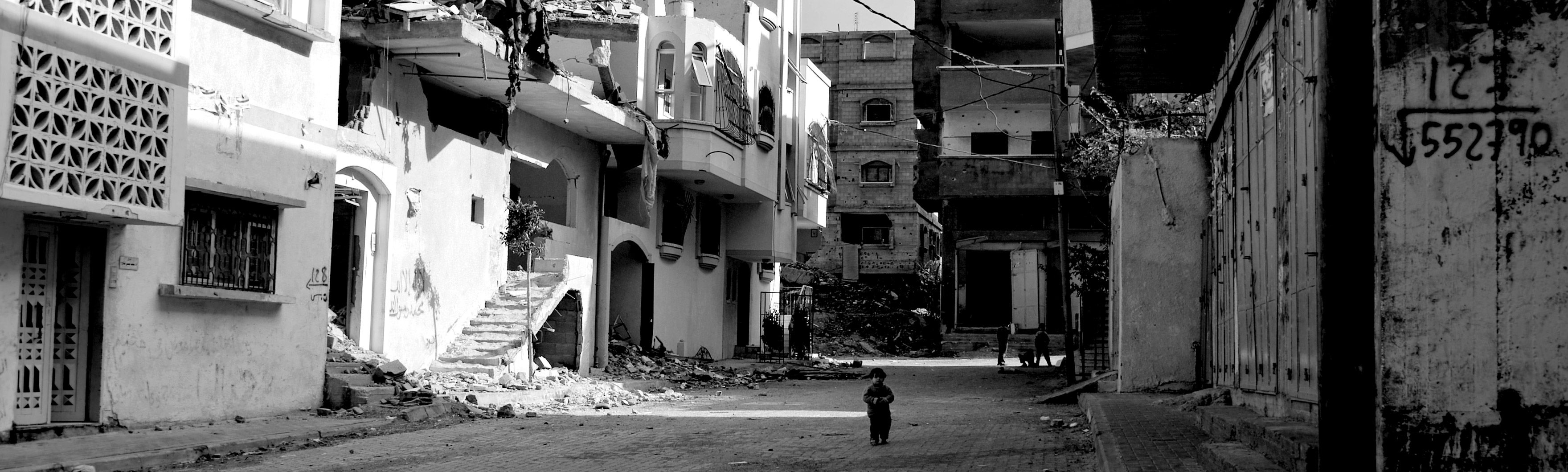 Territoires palestiniens, Bande de Gaza, camp de réfugiés de Jabalia, destructions suite à un bombardement.