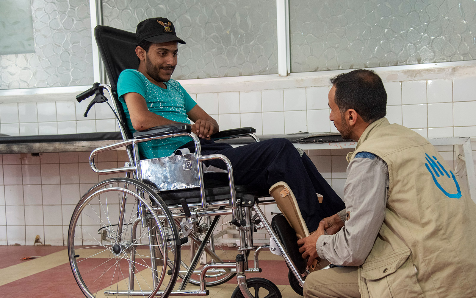 HI is conducting an emergency intervention in Rohingya refugee camps. Mobile teams identify injured people and purpose rehabilitation cares.