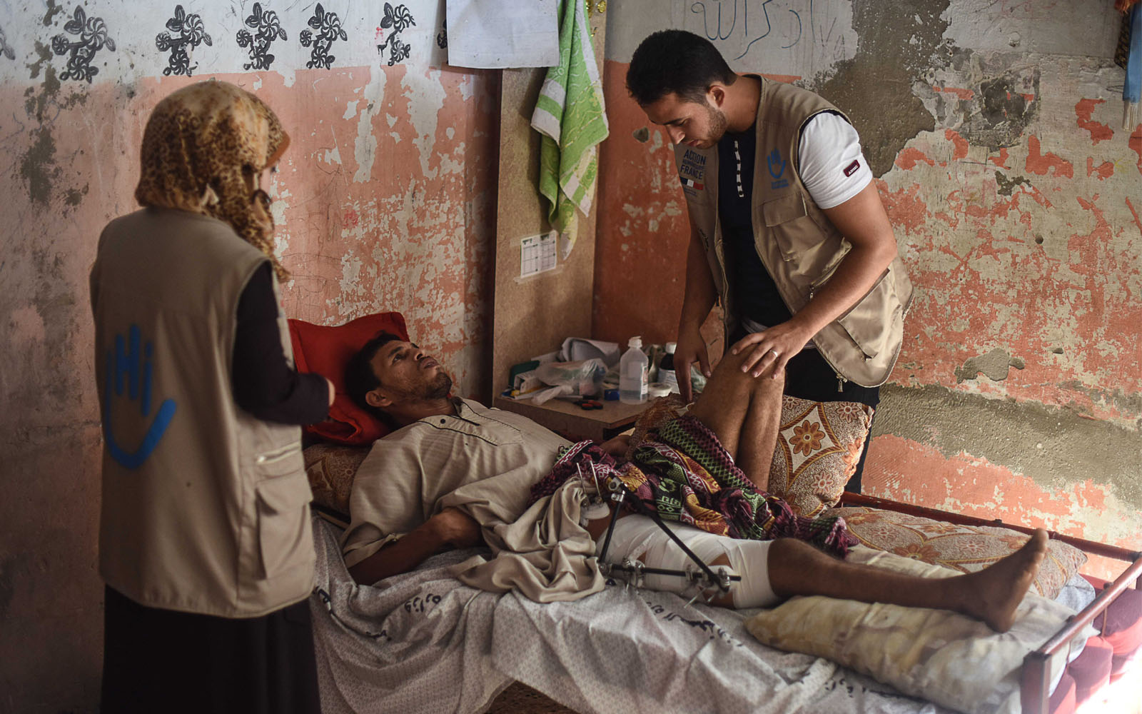 Gaza, séance de réadaptation mise en place par HI auprès d'un blessé