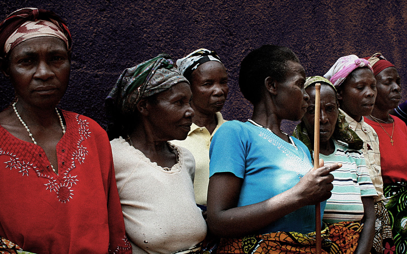 Rwanda, groupe de femmes, veuves du génocide. Elles reçoivent un suivi psychologique de la part de HI.