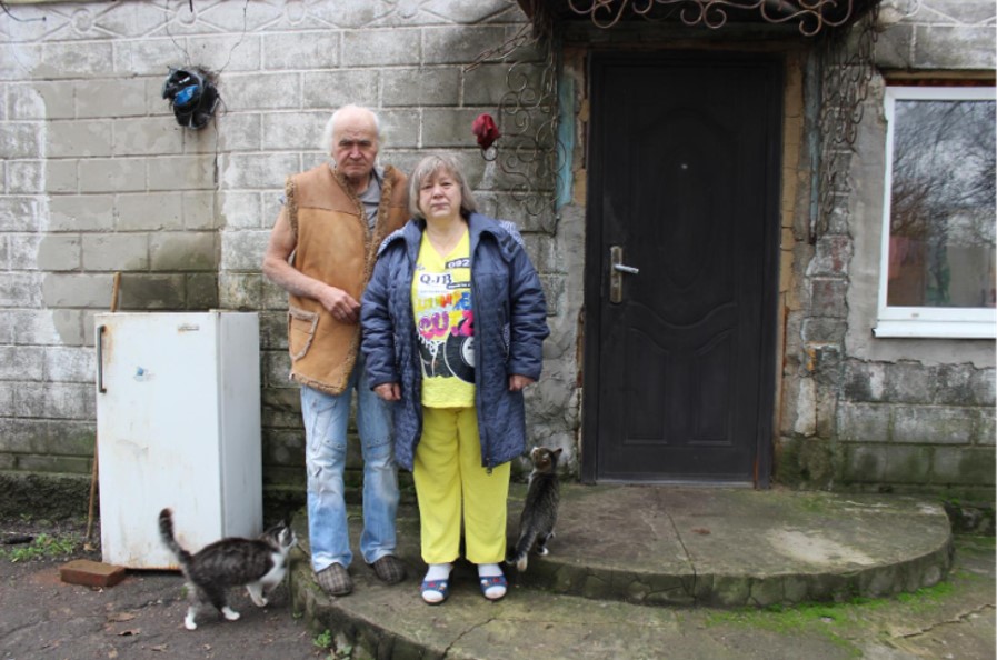 Lyudmila, 63 ans, et son mari Alexander, 72 ans, originaires de Donetsk. Rogivske, région de Dnipropetrovsk, novembre 2025. © L.Hutsul / HI 
