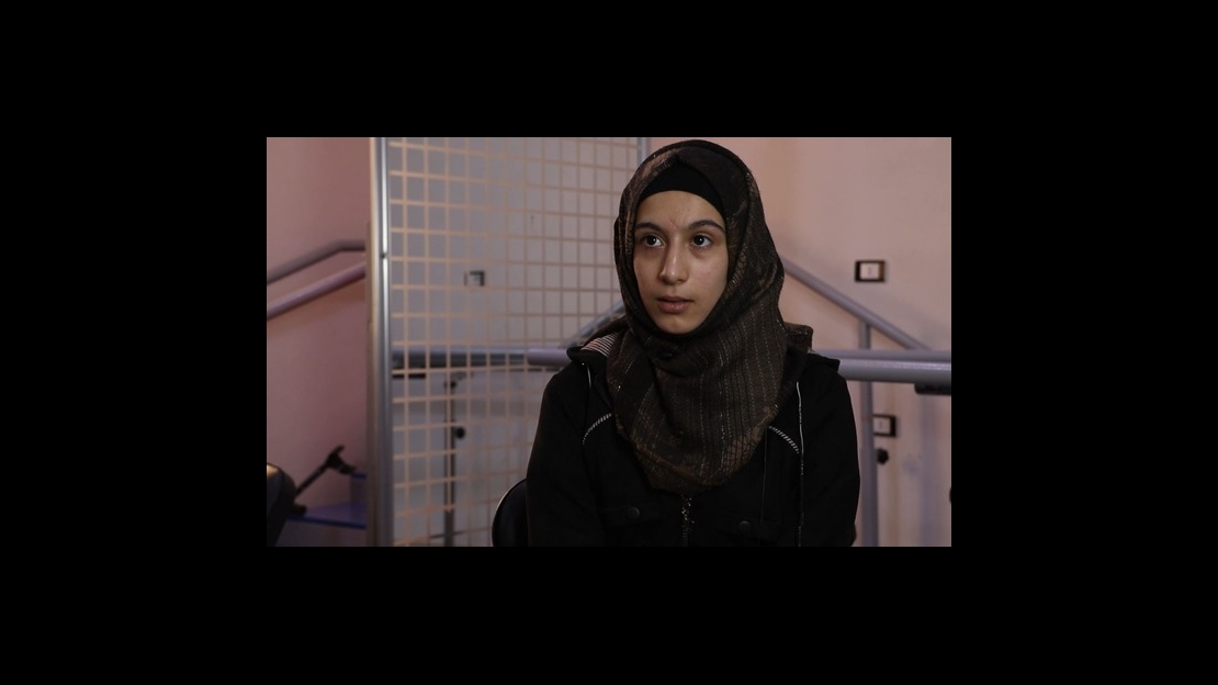 Rema fitted with a prosthesis six months after being injured in an earthquake ! 