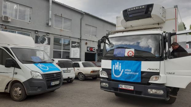 Les équipes de HI partent de Dnipro pour livrer des biens humanitaires à Ivanivske, en Ukraine.; }}