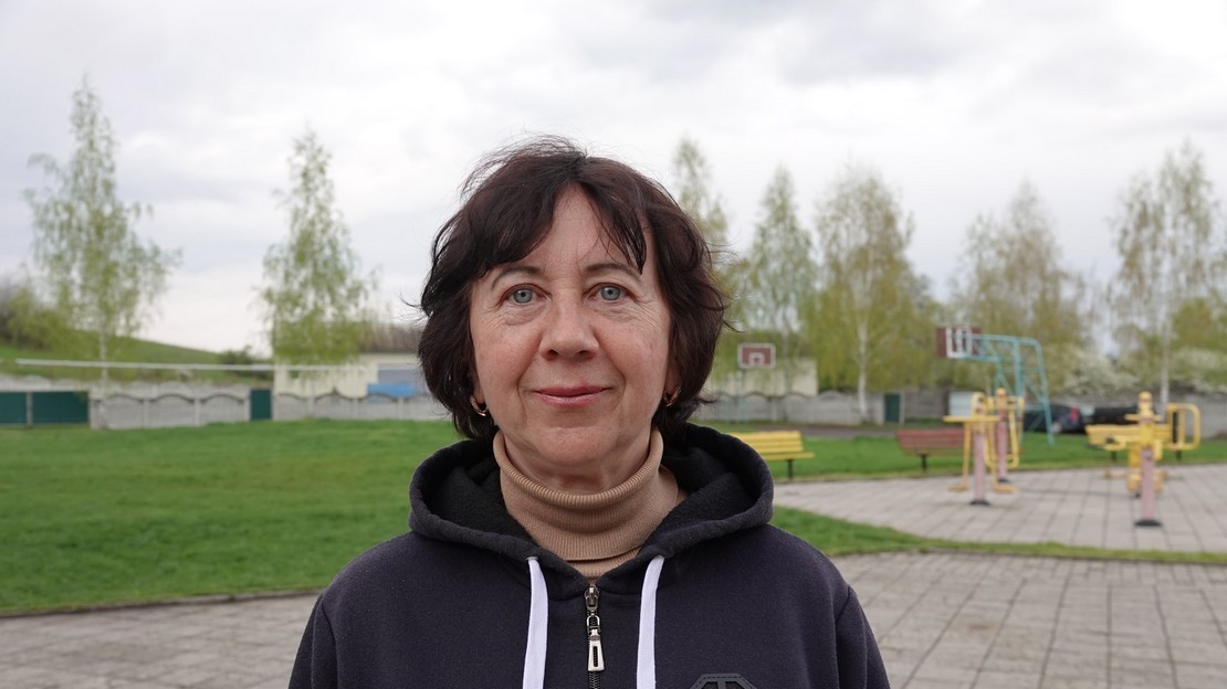 Svitlana fled with her family from the eastern Ukrainian town of Slavyantsk on 8 April 2022 ; }}