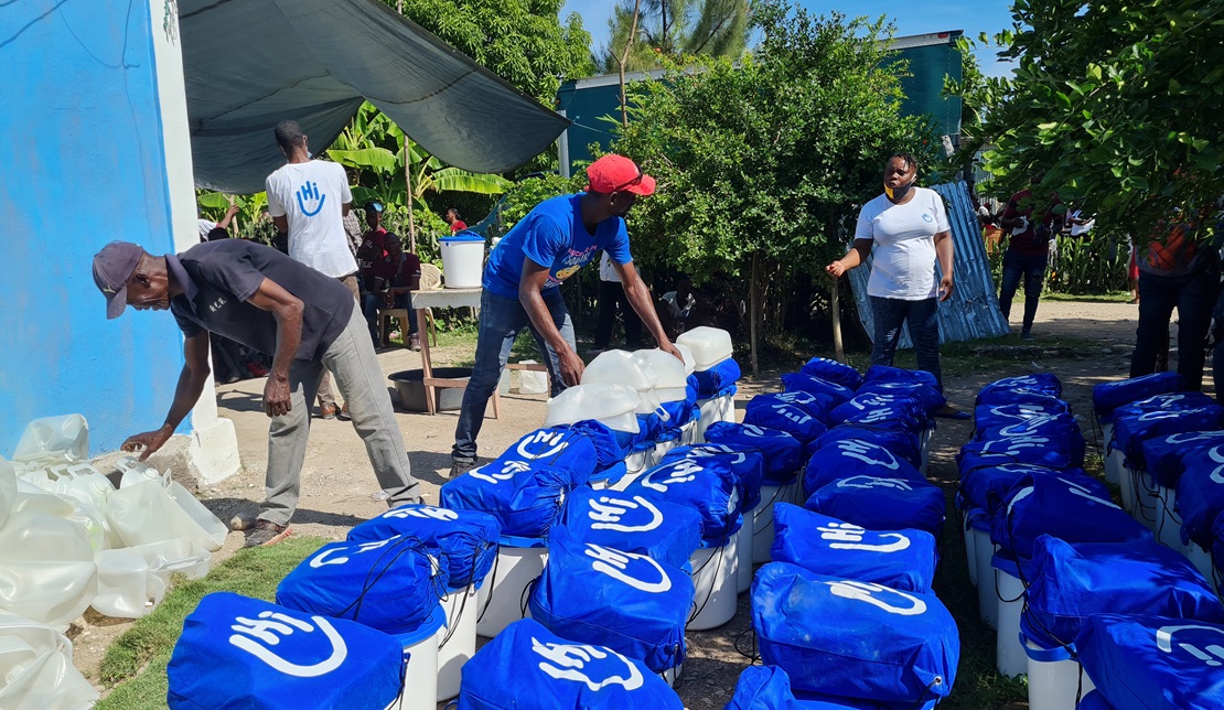 Distribution of hygiene kits in Haiti after the earthquake on 14 August 2021; }}