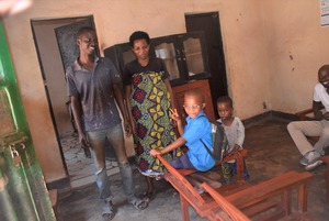 Egide and his family in their house. © N. Nyirabageni / HI
