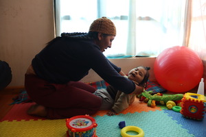 Rosalía et Jair au centre de réadaptation. © M. Campos / HI