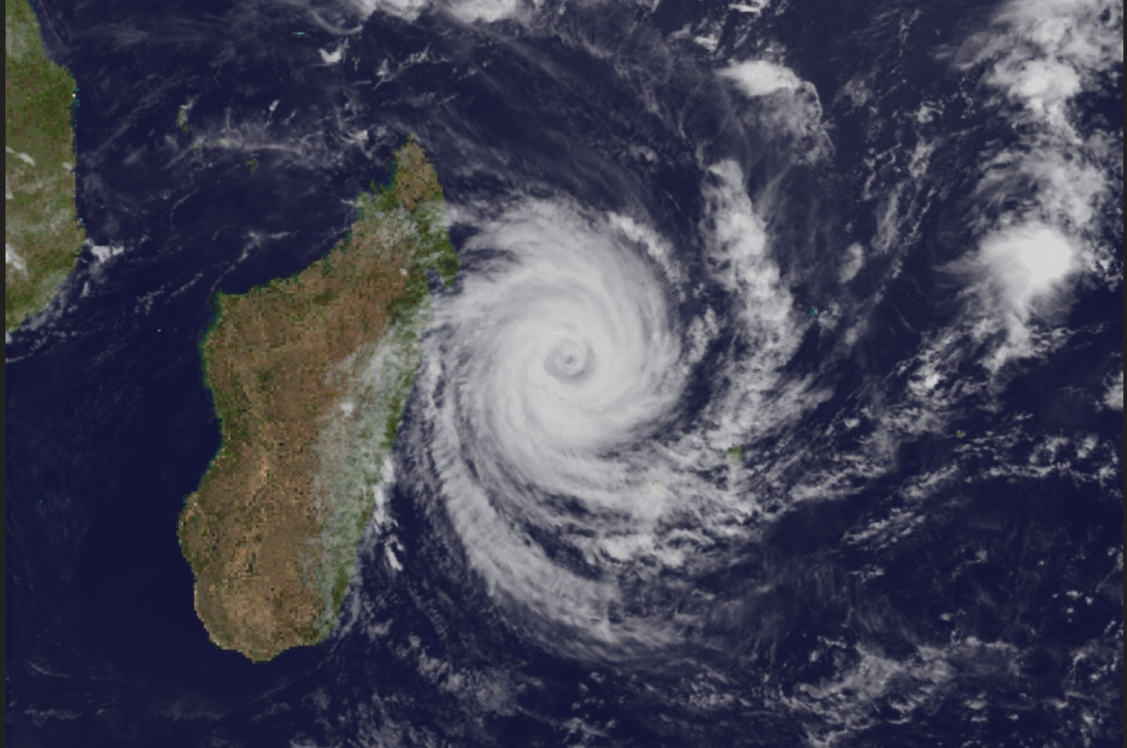 Satellite image of cyclone Emnati approaching Madagascar. © Cyclocane