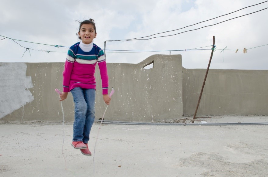 Mariam practicing skipping to train her legs to move in tandem. © M. Feltner / HI
