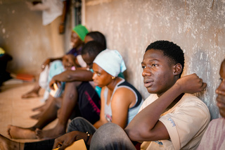 A talk organised with young people in Kolda. © A. Faye / HI