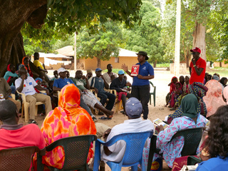 Risk education session: Elisabeth Sambou, HI community liaison worker, explaining the dangers of mines. © A. Stachurski / HI