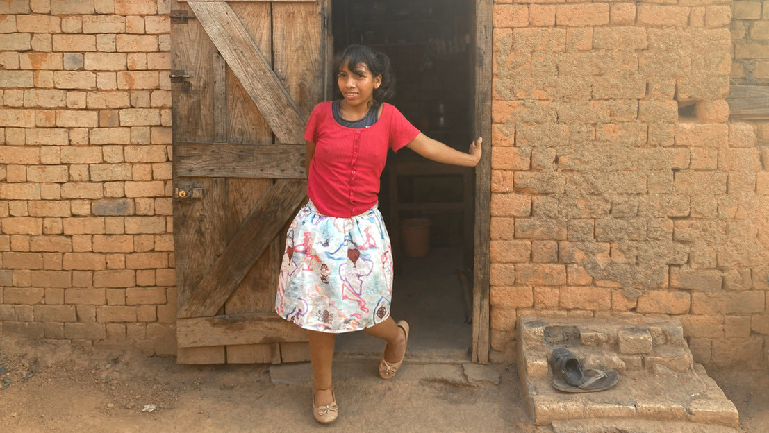 In Madagascar, Fifaliana gains in self-confidence thanks to her prosthesis