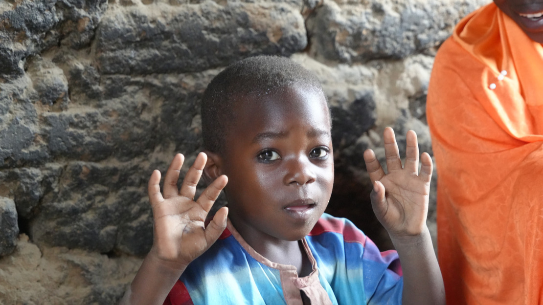 Yacouba surmonte les effets de la malnutrition grâce à la thérapie de stimulation