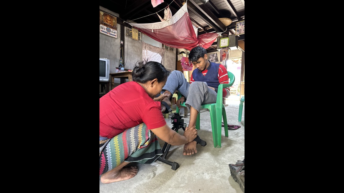 Myanmar:One year after the earthquake,Paing Thu Zaw becomes more independent thanks to HI 