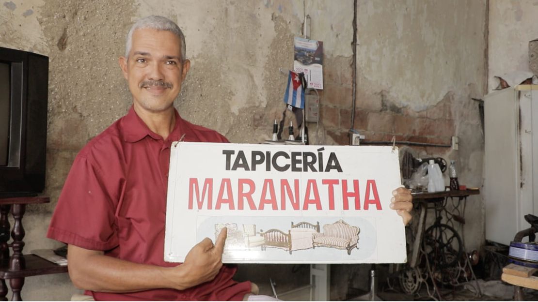 Pedro, tapissier et maroquinier à Santiago de Cuba