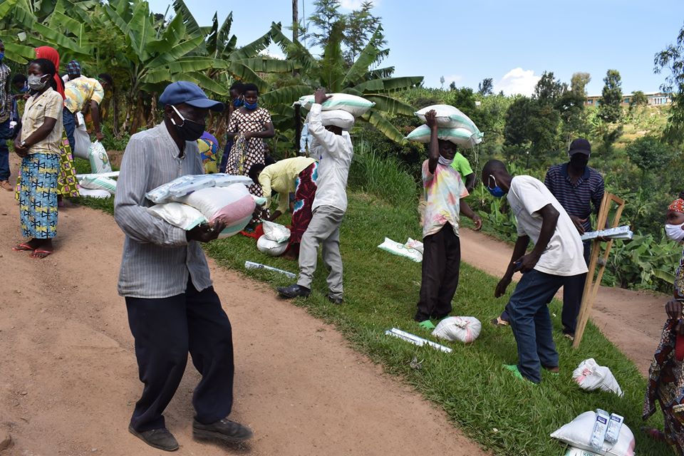  Rwanda : HI distribue de la nourriture aux familles durant l’épidémie du Covid-19