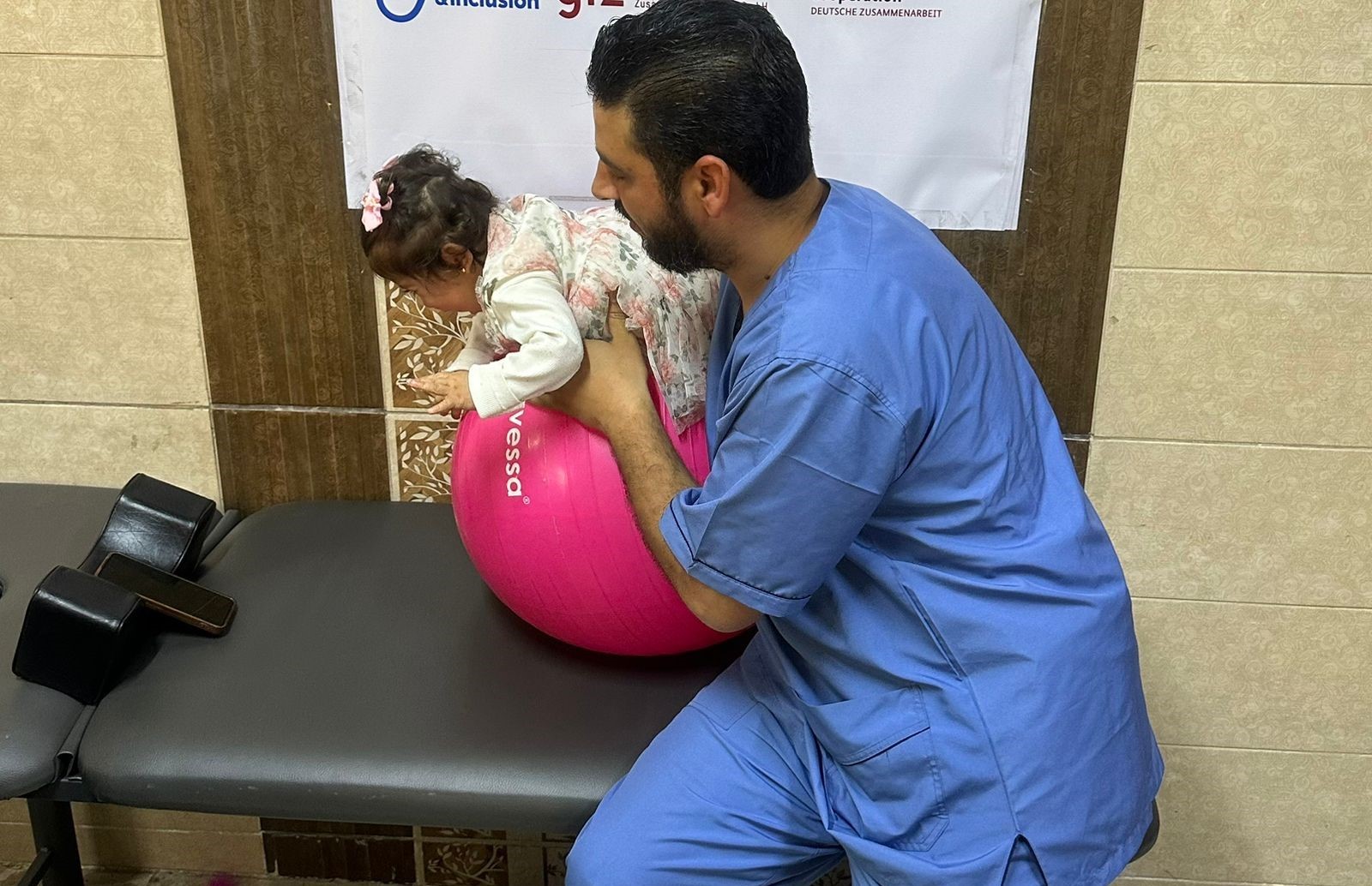 Fatima, mère d’une enfant handicapée dans la Syrie déchirée par la guerre