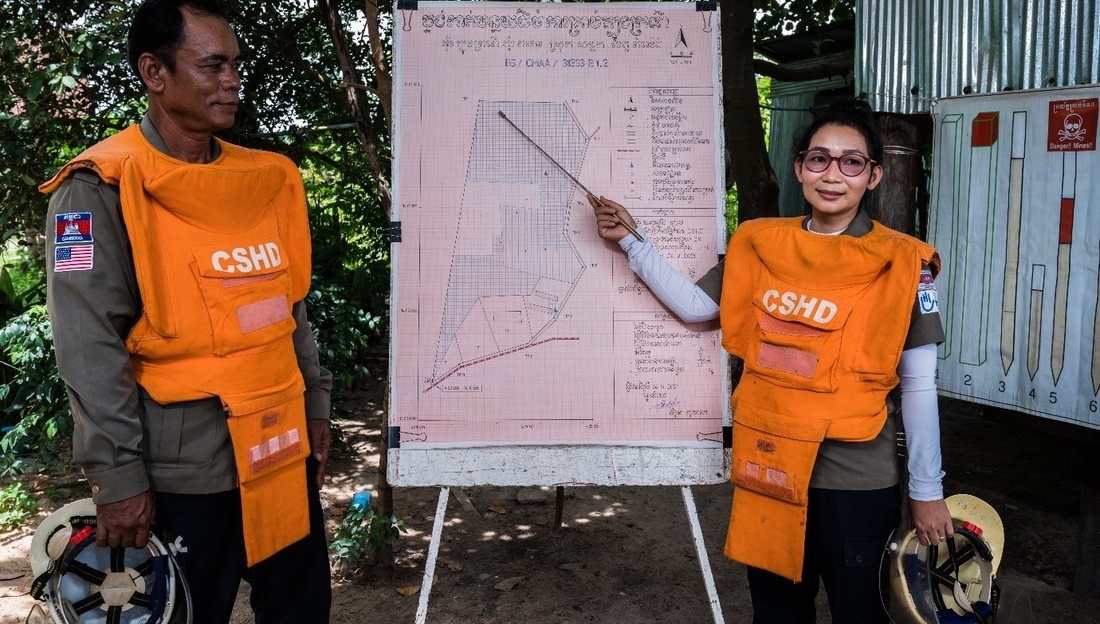 HI forme et soutient les démineurs au Cambodge